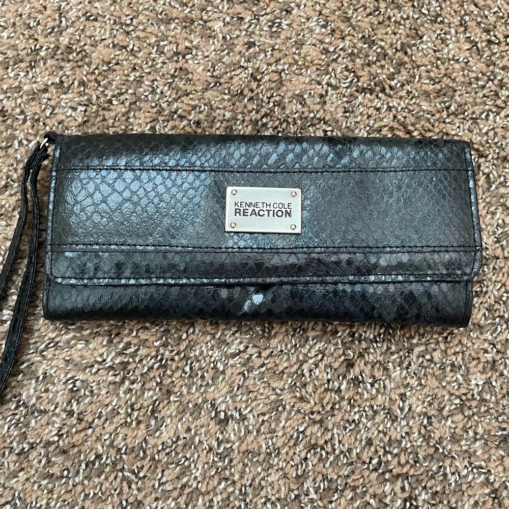 Kenneth Cole wristlet/clutch